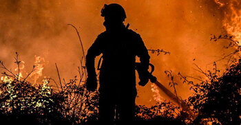 Europe heatwave: Deadly wildfires spread in Mediterranean