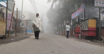 কুয়াশার চাদরে ঢেকেছে কুড়িগ্রাম