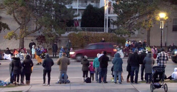 5 dead after car ploughs into Wisconsin parade