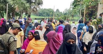 কোথাও কোথাও ভোটগ্রহণে ধীরগতির অভিযোগ