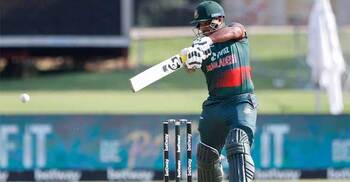 প্রথম ফিফটির দেখা পেয়েই আউট হলেন ইয়াসির