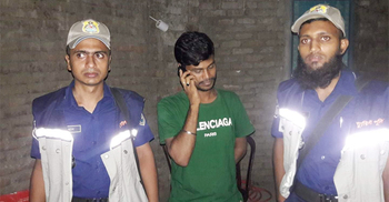 কুয়াকাটা সৈকতে মদ্যপ যুবলীগ নেতাসহ আটক ৫