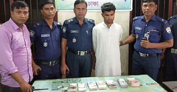 কালনী এক্সপ্রেস থেকে ২৬ লাখ টাকার বিদেশি মুদ্রাসহ যুবক গ্রেফতার
