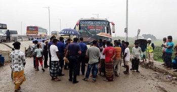 হেলপারকে হত্যা করে বাস ছিনতাই