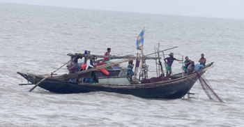 মধ্যরাত থেকে ইলিশ শিকার বন্ধ থাকবে ২২ দিন