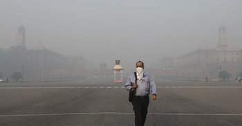 বায়ুদূষণে দিল্লিতে জরুরি অবস্থা জারি, স্কুল বন্ধ ঘোষণা