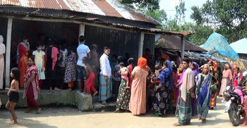 পরকীয়ায় বাধা দেয়ায় স্ত্রীকে ছুরিকাঘাত, গাছে বেঁধে নির্যাতন