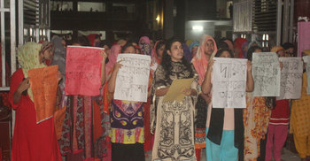 প্রভোস্টের পদত্যাগ দাবিতে ইবির ছাত্রী হলে বিক্ষোভ