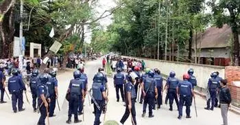 স্লোগান দেয়া নিয়ে কেন্দ্রীয় নেতার সামনে আ.লীগের দুপক্ষের সংঘর্ষ