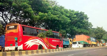 ঢাকা-চট্টগ্রাম মহাসড়কে ১৩ কিমি এলাকায় যানবাহনের ধীরগতি