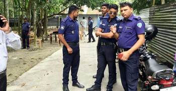 নুসরাতের বাড়ির সামনে থেকে আটক ব্যক্তিকে ছেড়ে দিয়েছে পুলিশ