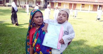 মায়ের কোলে চড়ে জেডিসি পরীক্ষায় অংশ নিল আব্দুল হামিদ