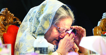 অশ্রুসিক্ত প্রধানমন্ত্রী