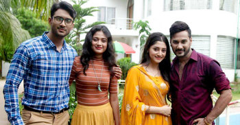 আড্ডায় ধরা দিলেন তারকারা