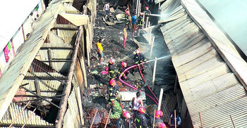 টাঙ্গাইলে যৌনপল্লীতে আগুন, ৩০ ঘর ভস্মীভূত