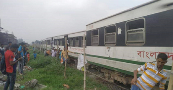 ঢাকা-নারায়ণগঞ্জ রুটের ট্রেন লাইনচ্যুত, ৪ ঘণ্টায়ও সচল হয়নি