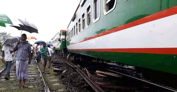 ঈশ্বরদীতে বেনাপোল এক্সপ্রেস লাইনচ্যুত