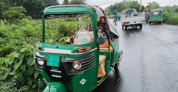 সড়কে প্রাণ গেল শিশুসহ ৬ জনের