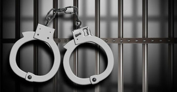 2 held with foreign pistols in Benapole