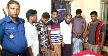 জুয়া খেলার সময় দুই সরকারি কর্মচারীসহ গ্রেফতার ৬