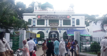 সকালে লোকারণ্য, দুপুরেই ফাঁকা হোসেনী দালান