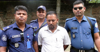 শিক্ষা মন্ত্রণালয়ের উপ-পরিদর্শকের পরিচয় দিয়েই ধরা খেলেন তিনি