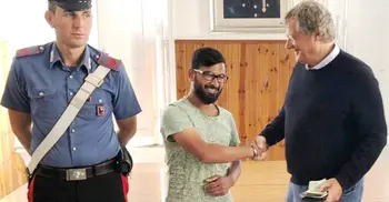 Bangladeshi youth refuses reward for €2,000 cash find
