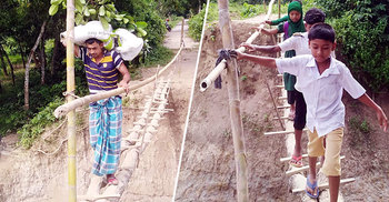একটি সেতুর অভাবে দুর্ভোগে তিন গ্রামের মানুষ