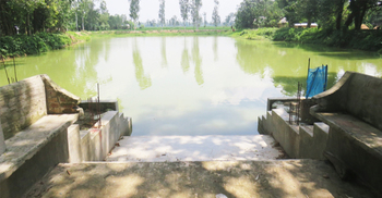 প্রকল্পের টাকায় নিজের পুকুরের ঘাট বানালেন চেয়ারম্যান