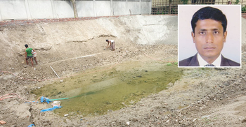 পুকুরের পাশে সুইমিংপুল বানাচ্ছেন ইউএনও