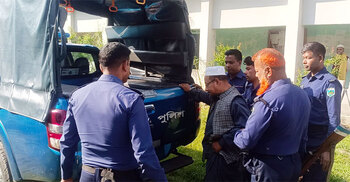 মাইকে বঙ্গবন্ধুর ভাষণ বন্ধ করে শিক্ষক আটক