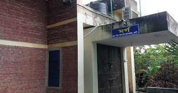 চলন্ত অটোরিকশা উল্টে প্রাণ গেলো চালকের