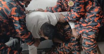 লিফটে বরসহ আটকা ১০ জন, দেয়াল ভেঙে উদ্ধার