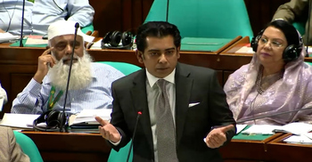 চশমা খুলেই সংসদে বক্তব্যের ঝড় তুললেন পার্থ