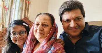 আমার মা, যার হাত কখনো ক্লান্ত হয় না
