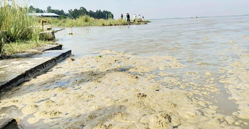 যমুনায় ধসে গেলো ৩৫ মিটার বাঁধ