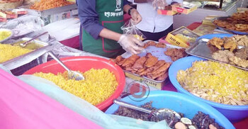 ঐতিহ্য-আধুনিকতার মিশেলে জমজমাট রংপুরের ইফতারি বাজার