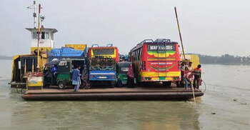 মীরগঞ্জ-মুলাদী নদীপথে চরম ভোগান্তি, বাড়ছে সময় ও খরচ