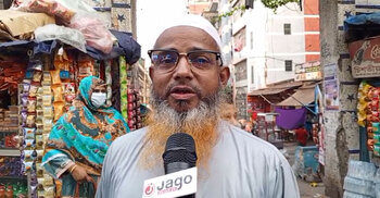 এক গাড়ি দেখিয়ে টিকেট বিক্রি, উঠার সময় দেয় লোকাল গাড়ি