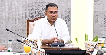 নির্বাচনি ইশতেহার বাস্তবায়নে সচিবদের সহযোগিতা চাইলেন প্রধানমন্ত্রী