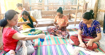 কলাগাছের সুতায় স্বাবলম্বী হওয়ার স্বপ্ন