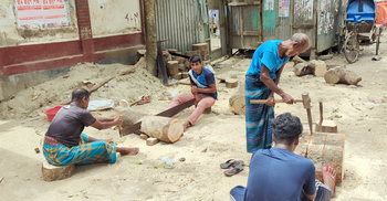 কোরবানির ঈদ এলেই মাংস কাটার খাইট্টা বানান জালাল