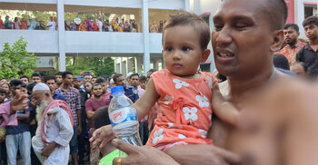 সব হারিয়ে ছোট্ট সাবরিনকে বুকে জড়িয়ে বেঁচে আছেন বাবা সোহেল
