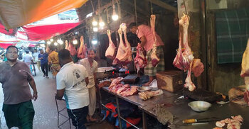 মাছ-মাংস থেকে লাখ টাকার ফোন সবই মেলে রিয়াজউদ্দিন বাজারে