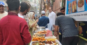 বাড্ডায় ক্রেতার চাপ থাকলেও নেই ইফতারি সামগ্রীর পসরা