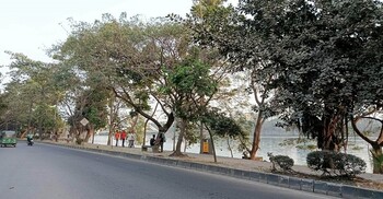 ছুটির দিনেও ফাঁকা হাতিরঝিল