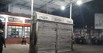 ট্যাংকি ফুল করার হিড়িক, পাম্পে ঝুলছে ‘তেল নেই’