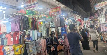 বাজেটের ভেতর ঈদের হাসি জহুর হকার্স মার্কেটে