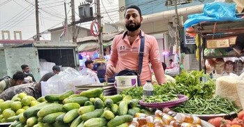 লঞ্চযাত্রার আগে তড়িঘড়ি ইফতার