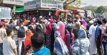 মহাখালী টার্মিনালে ঘরমুখো মানুষের ভিড়, টিকিটের লাইনে দীর্ঘ অপেক্ষা